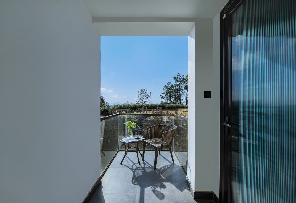 暖阳·山景露台双床房