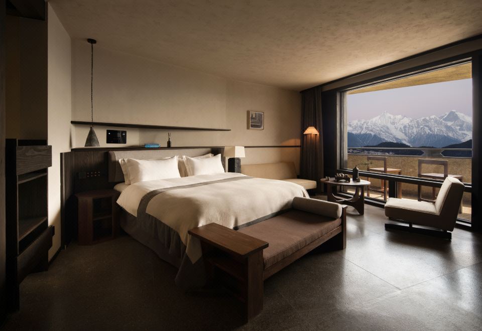 Maoding Snow Mountain View Balcony Double Bed Room