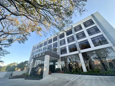 Carrey Hotel Hotele w: 