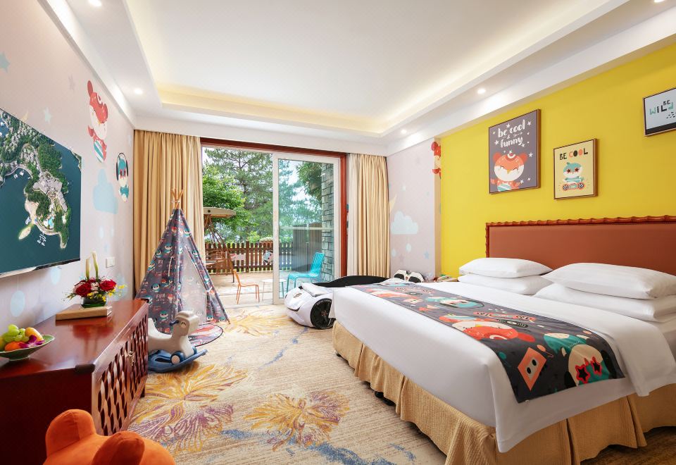 New Century Resort Qiandao LakeSenpo Family Room With Children's Bed