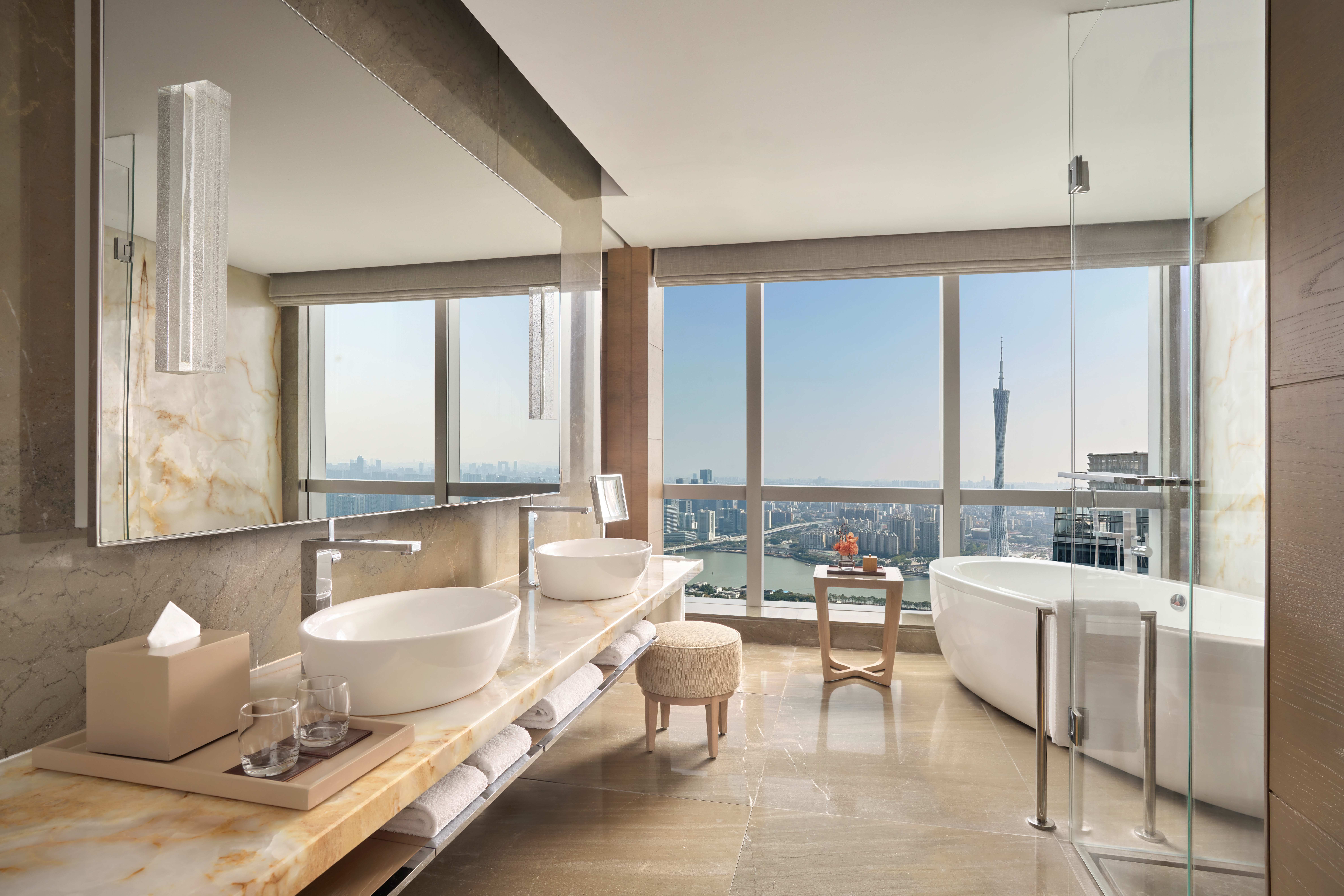 柏悅江景豪華套房（大床）