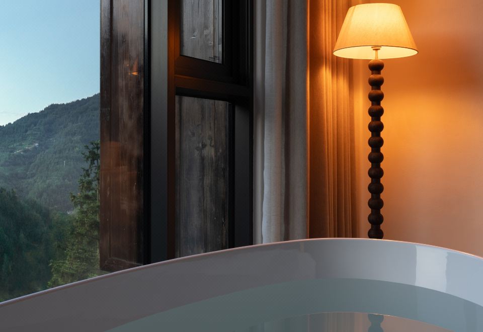 林野.观景浴缸双床房-零压床垫︱智能客控︱极米投屏