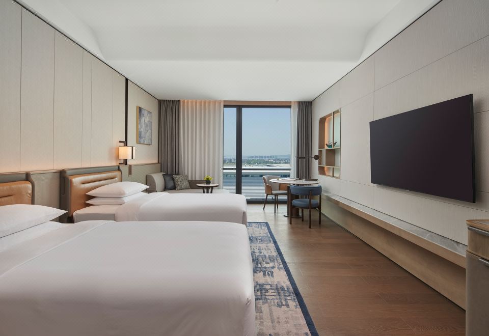 空港景客房（双床）（智能投屏+ 机场跑道景观落地窗）