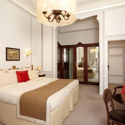 Prestige Room Hôtel Regina Louvre Promo Code