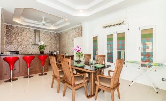 Tewaree Villa - Pattaya Holiday House Walking Street 4 Bedrooms