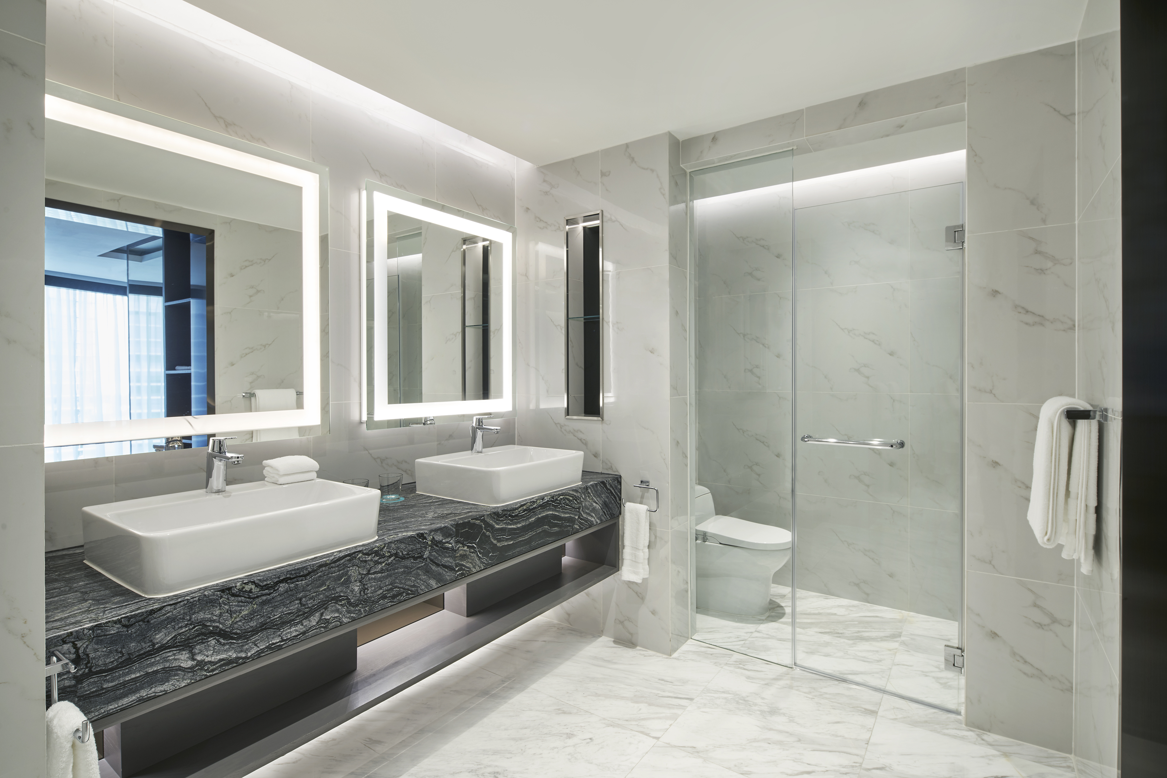 一卧室總統套房，一張特大床，漩渦池