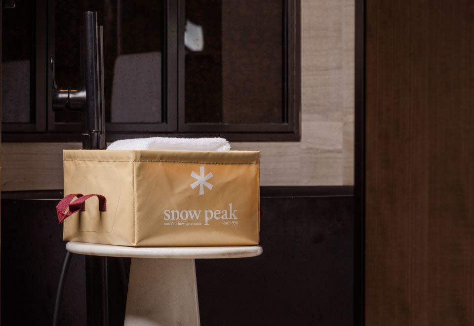 露营主题大床房 SnowPeak室内帐篷·手冲壶·户外桌椅