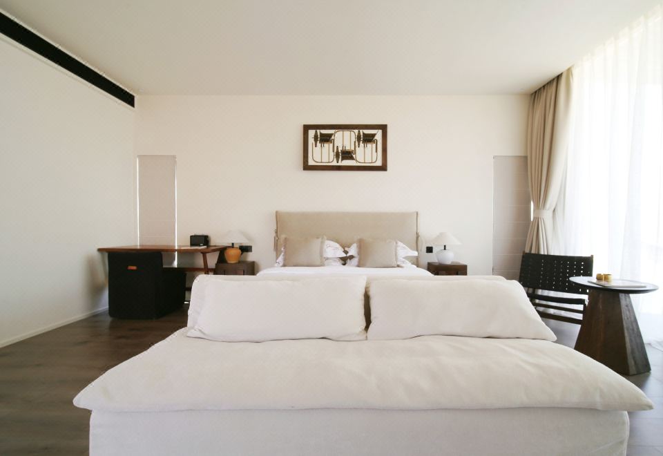 Panoramic Queen Room