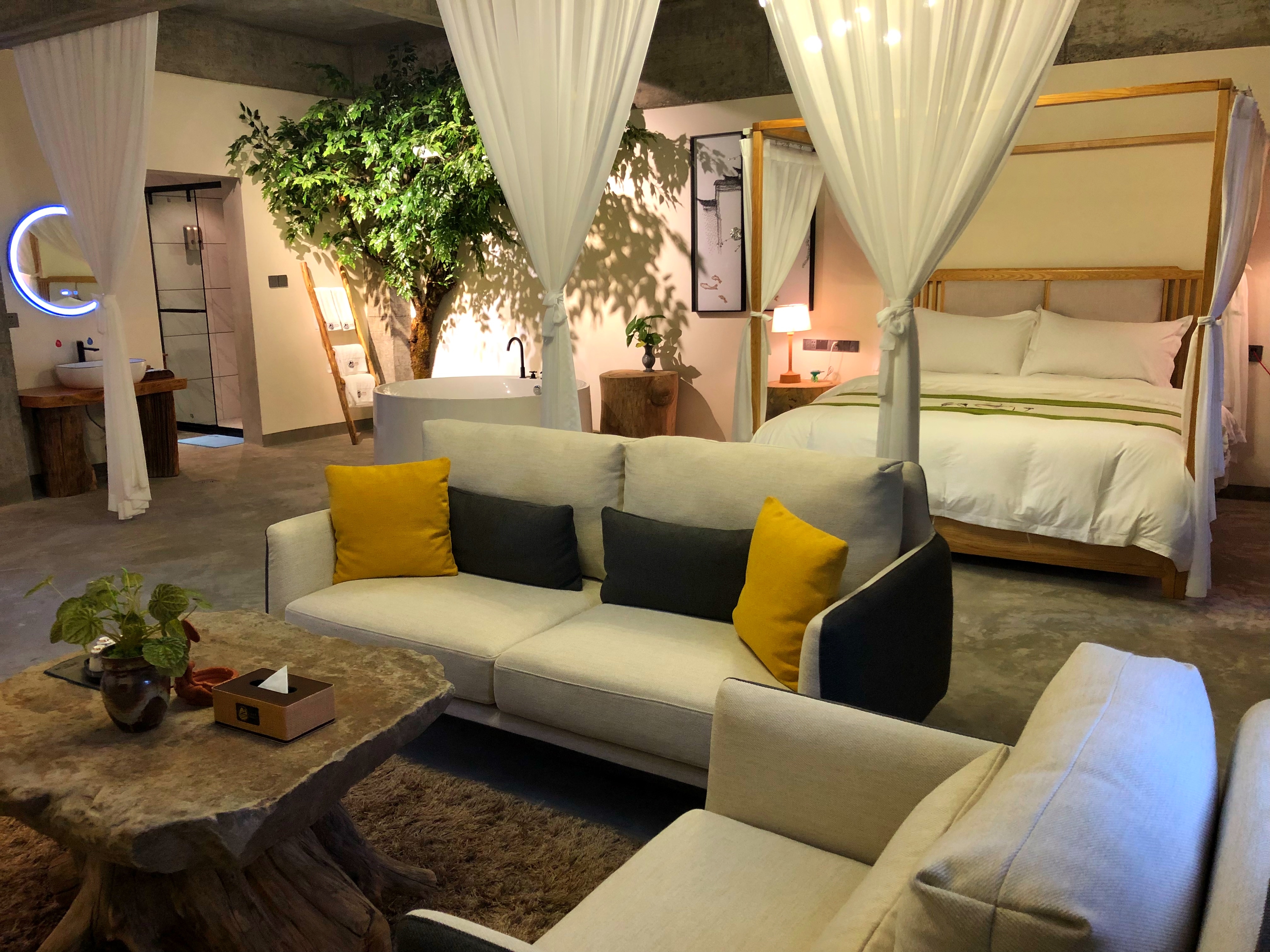 戀戀不舍豪華方床房