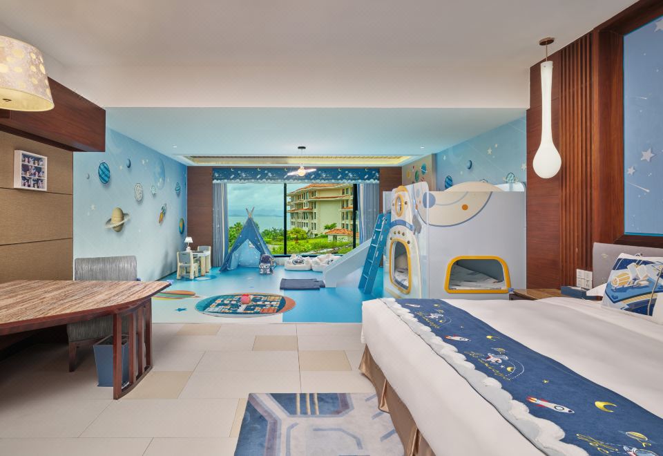 Regal Palace Resort HuidongSpacecraft Deluxe Family Room