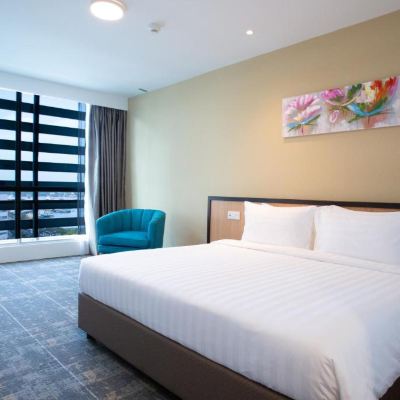 Bilik Deluxe King Kupon Hotel 7 Suria