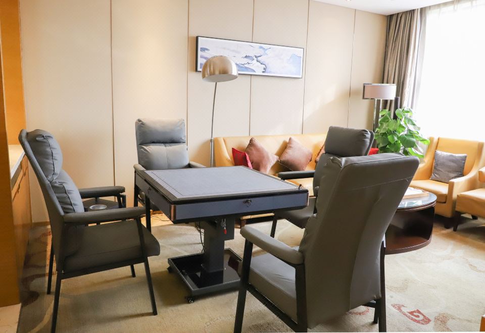 Wyndham JingzhouSuite With Cards