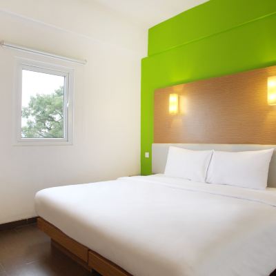 Smart Hollywood Room