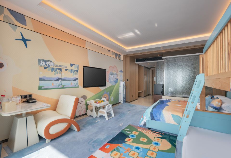 鱼鱼伴我行 · 湖景亲子家庭房