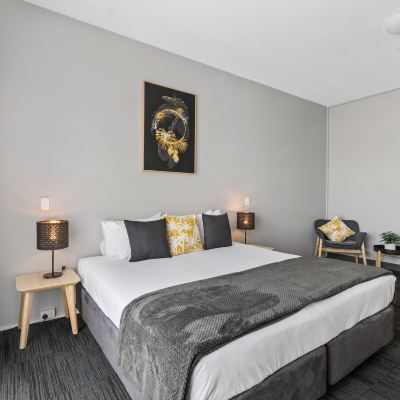 King Room Gilligan‘s Backpackers Hotel & Resort Promo Code
