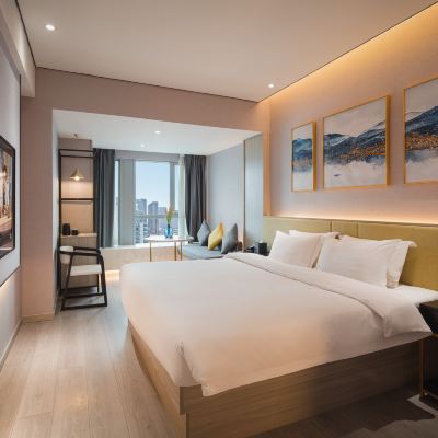山城煙雨大床房【俯瞰北站全景+電動窗簾+零壓床墊】 V9智能藝術飯店（重慶北站店）優惠