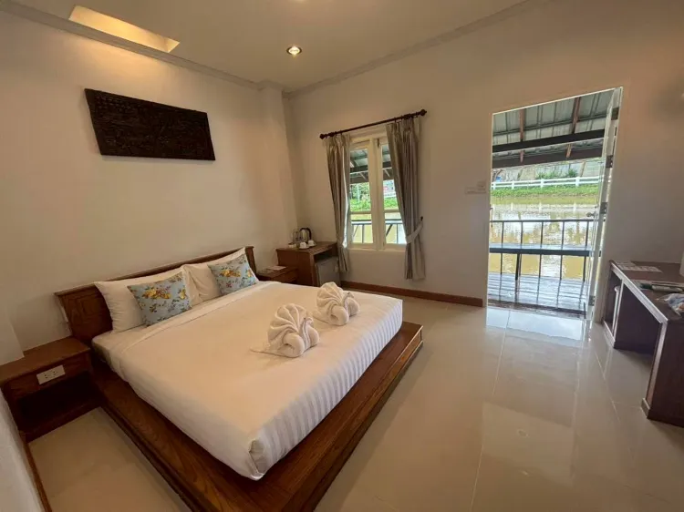 พรีเมียม เลค วิว