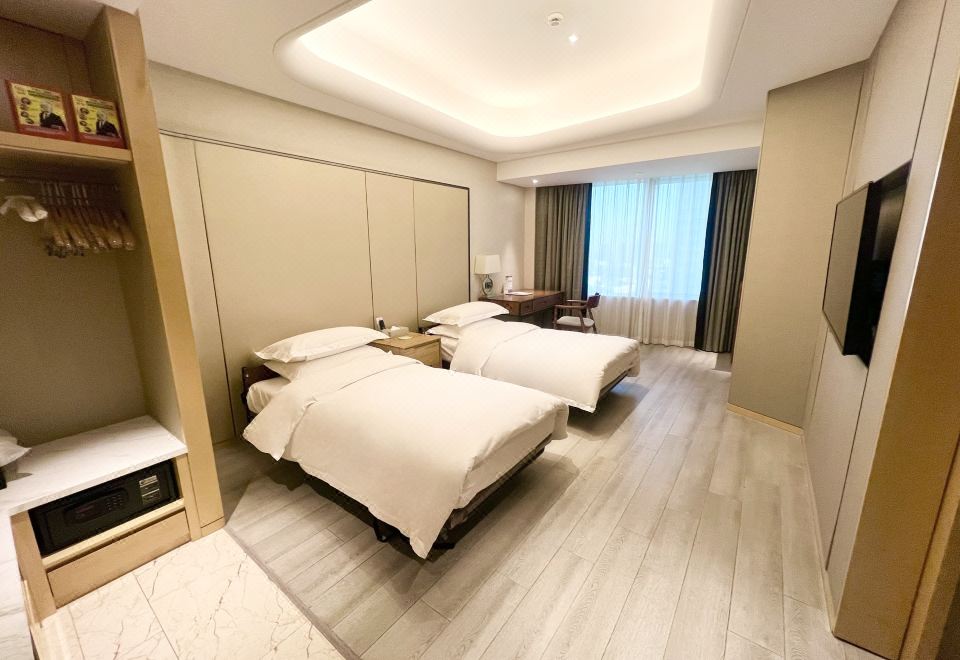 Howard Johnson Leonora Plaza ShanghaiComfort Triple Room