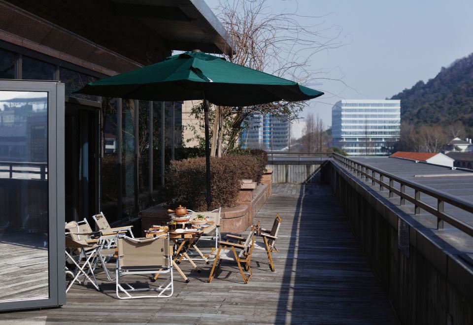 花園行政雙臥套房+2室1廳3衞+戶外露臺+宜人山色