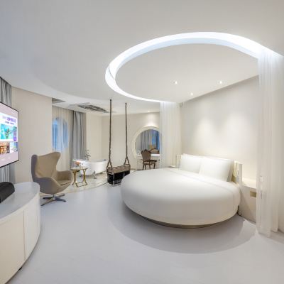 盜夢（浴缸+小冰箱+65寸一鍵投屏電視+深度睡眠記憶枕） 桔子水晶天津津灣廣場飯店優惠