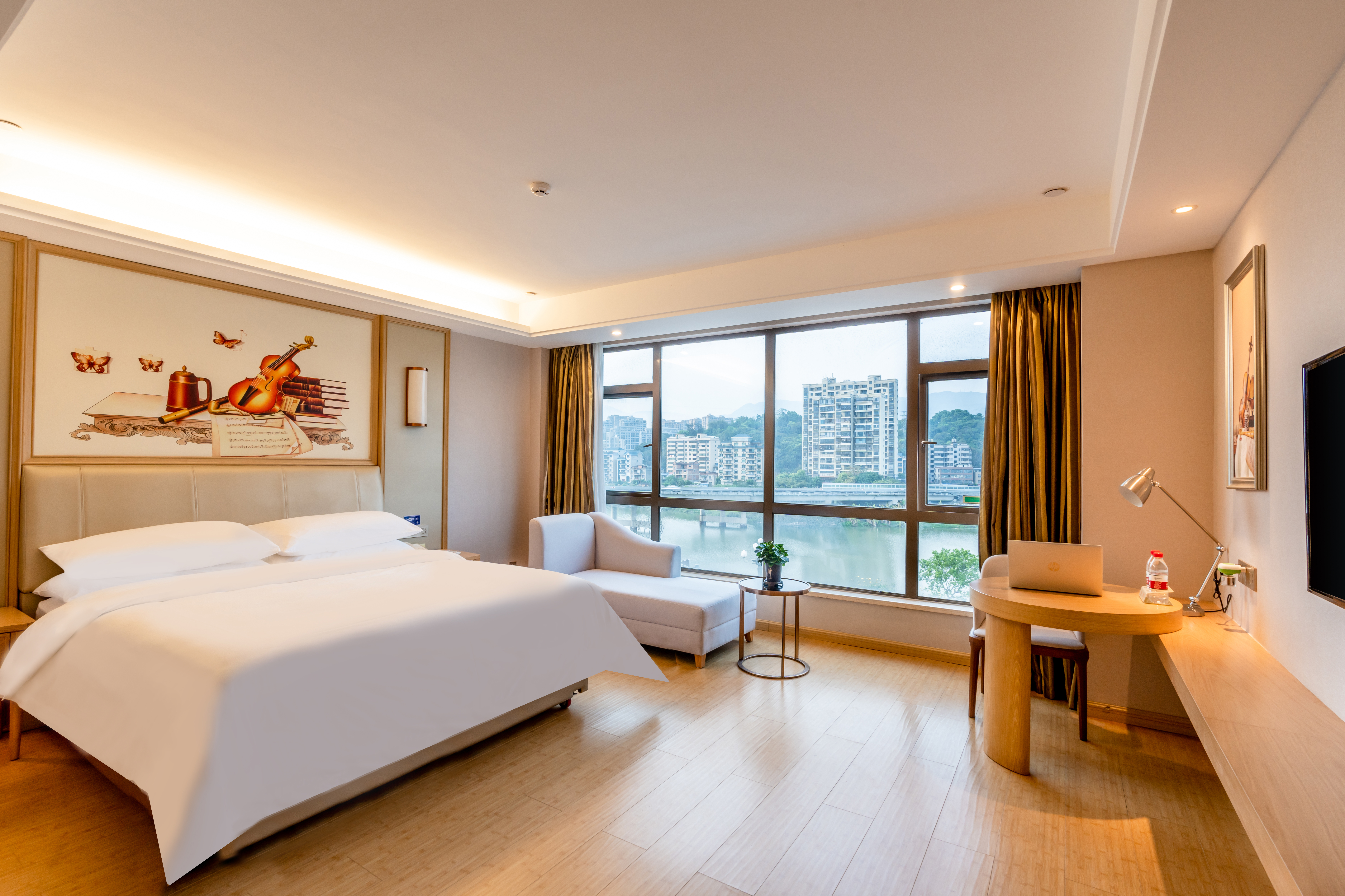 行政大床房（零压助眠床品+高端茶室）