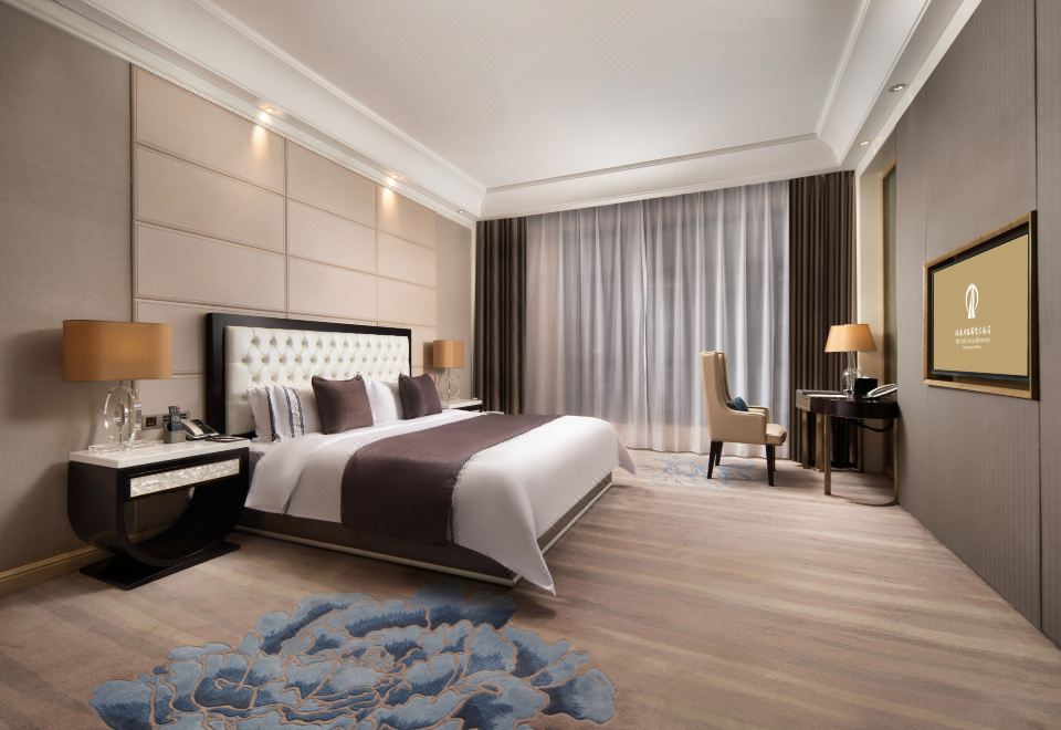 豪华套房-一房一厅会客厅-办公区-深泡浴缸-全景落地窗