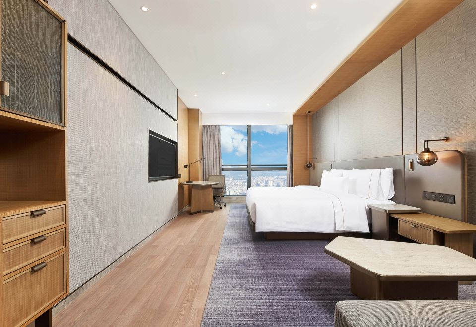 豪华城景大床房