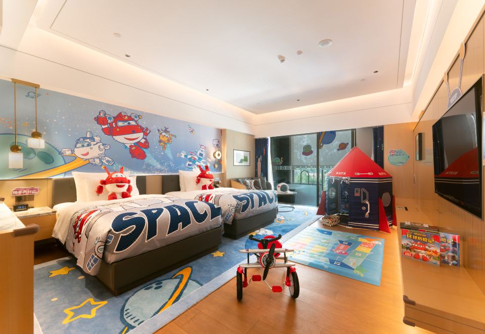 酷芽超級飛俠太空湖景雙床房