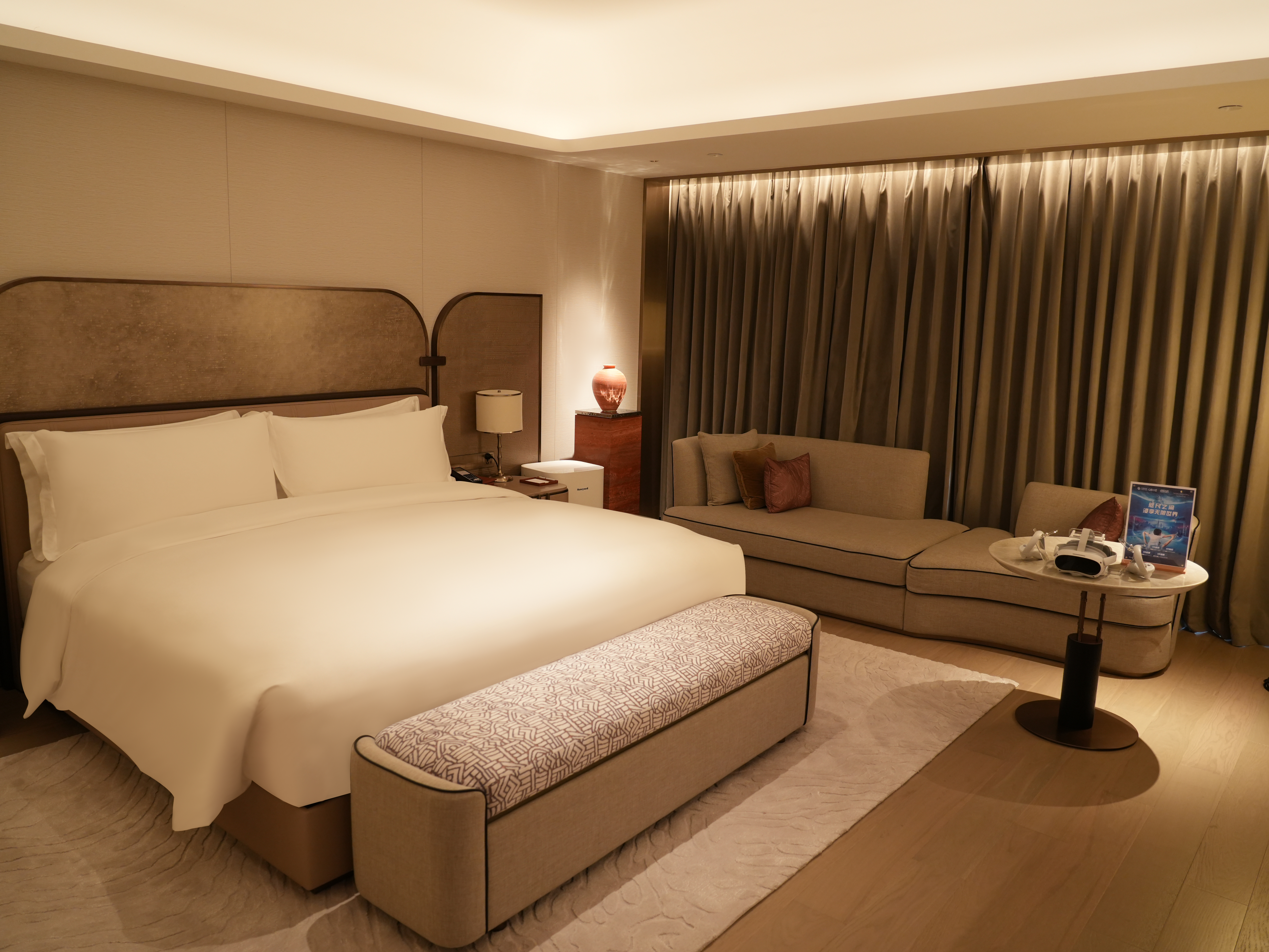 豪华房-超大床-VR主题房