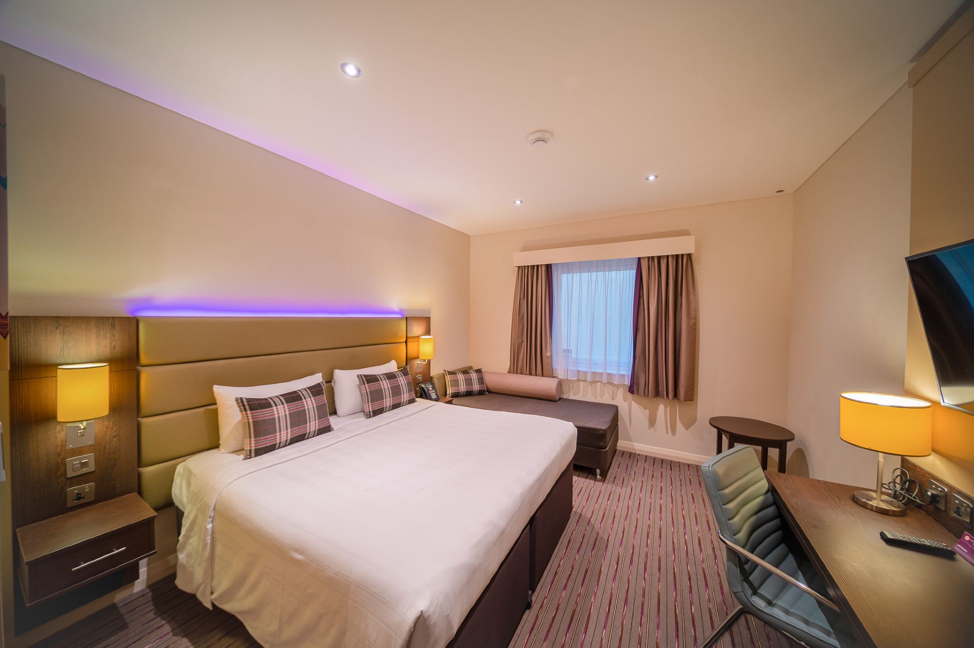 Premier Inn Dubai Al Jaddaf - Guest room