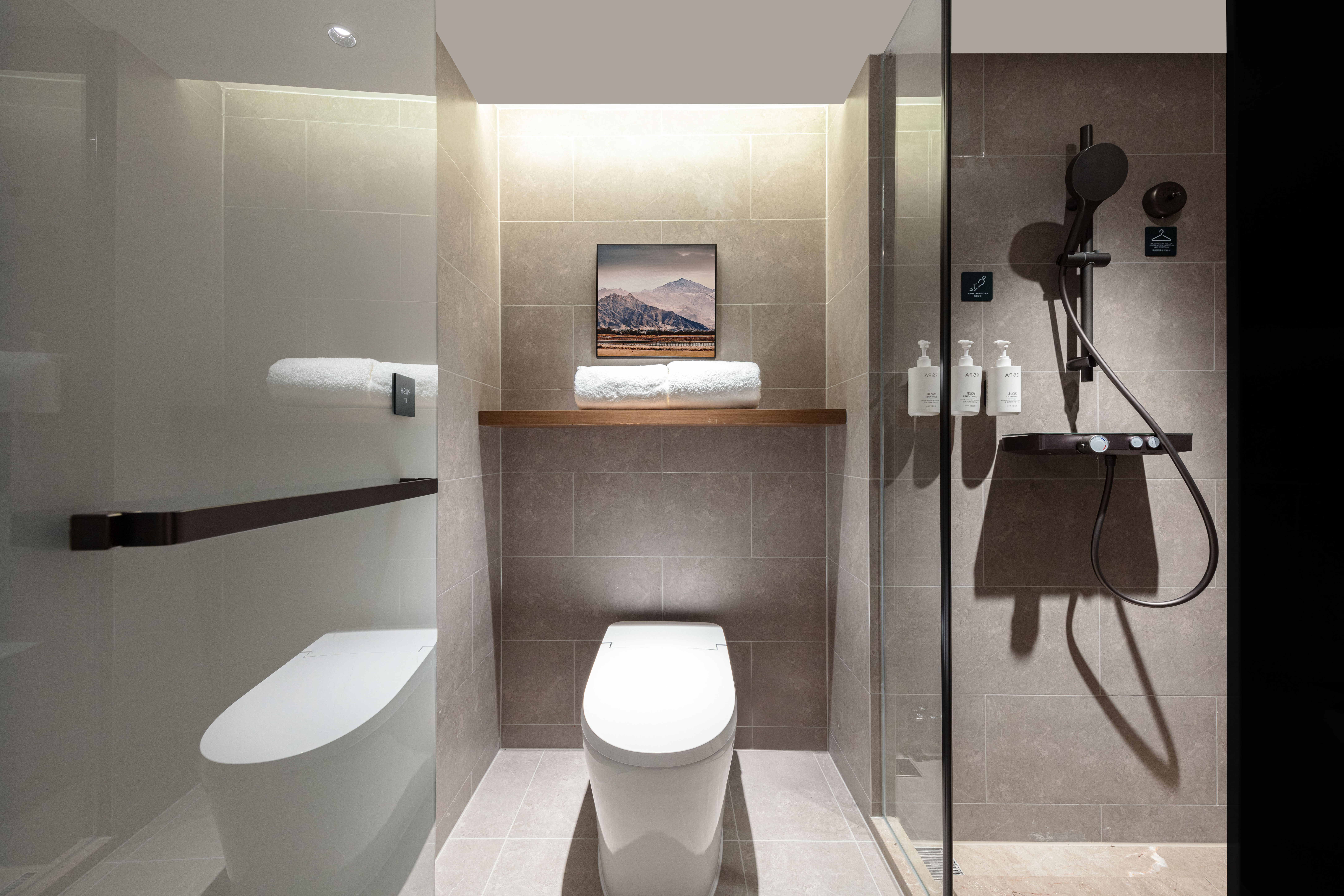 行政大床房-【全景落地窗+65寸智能投屏电视+轻智能座便器+小冰箱】