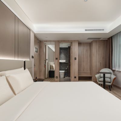 雅緻大床房（投屏電視+小冰箱 ） 青島奧帆中心五四廣場亞朵S飯店優惠