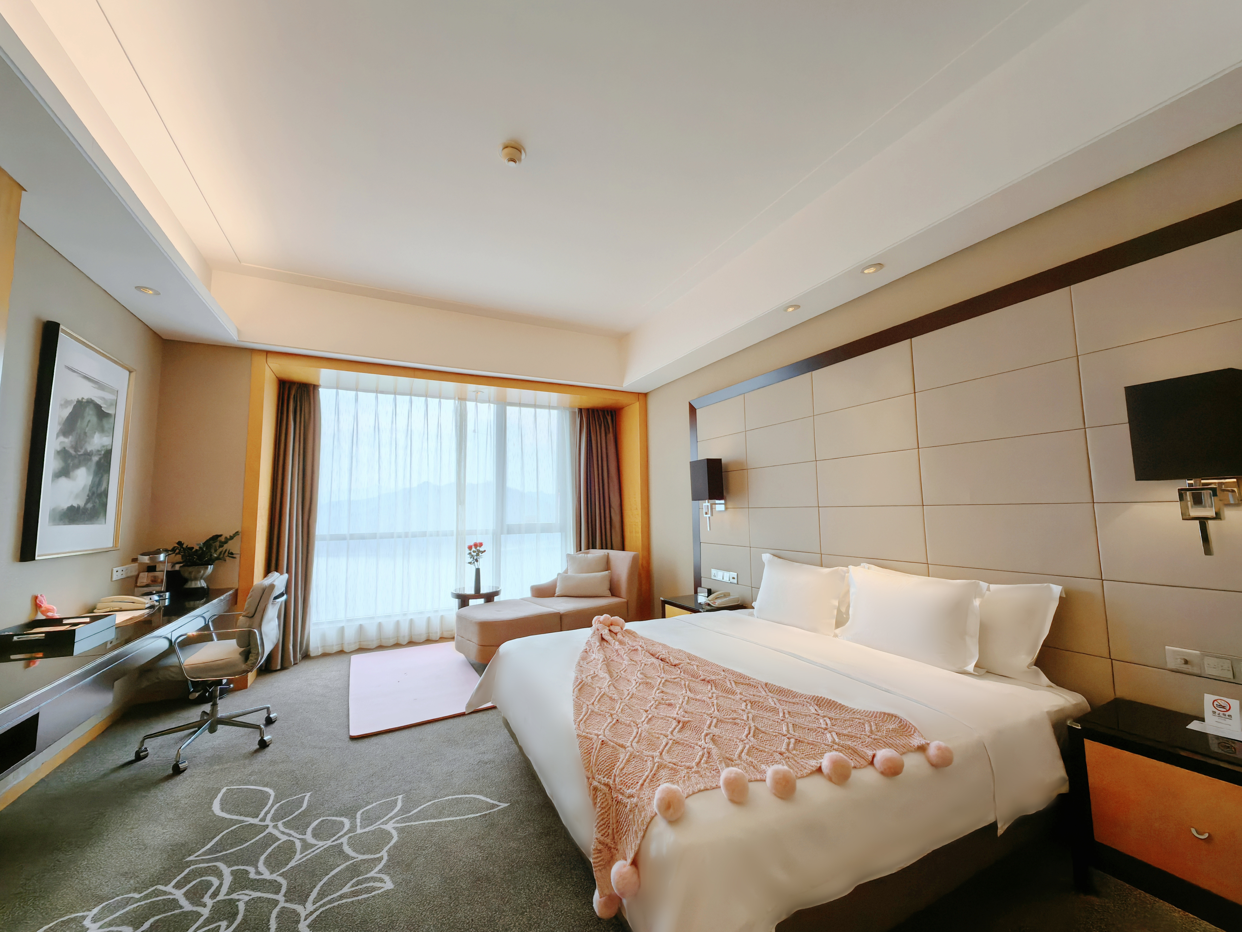 丽人臻享180度江景大床房（女士专属楼层）