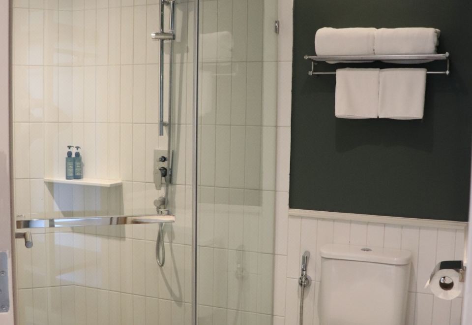 四分之一河景特大床房（带阳台）