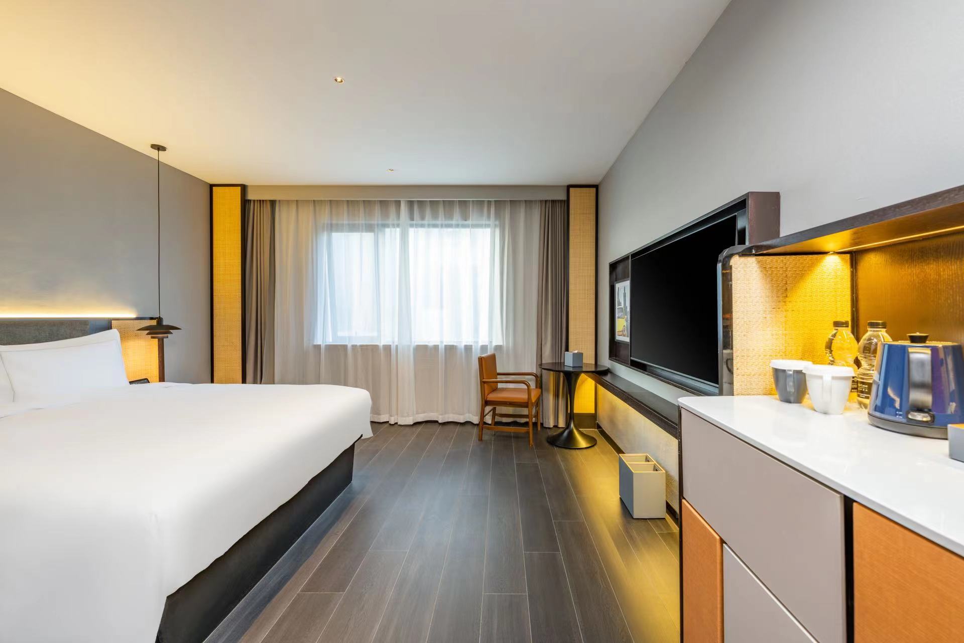 豪华大床房（智能投屏+私享Coffee机+冰箱+网红浴袍）