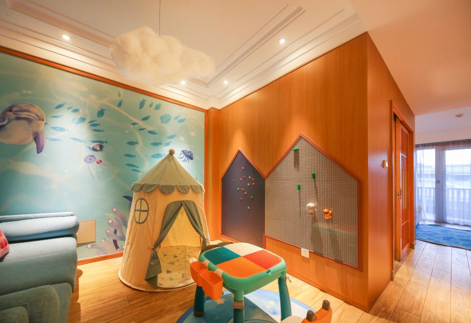 海洋主題園景公寓大床房