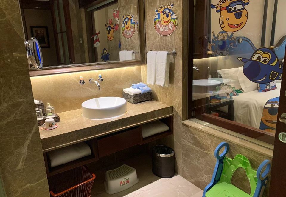 超級飛俠酷芽親子豪華房