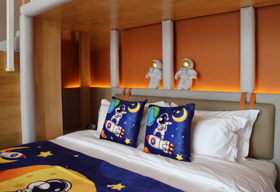 尊享夢幻太空親子房