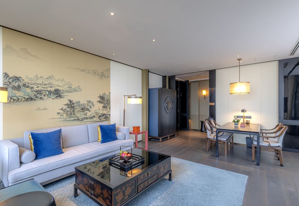 至尊行政套房+270°大莲花江景