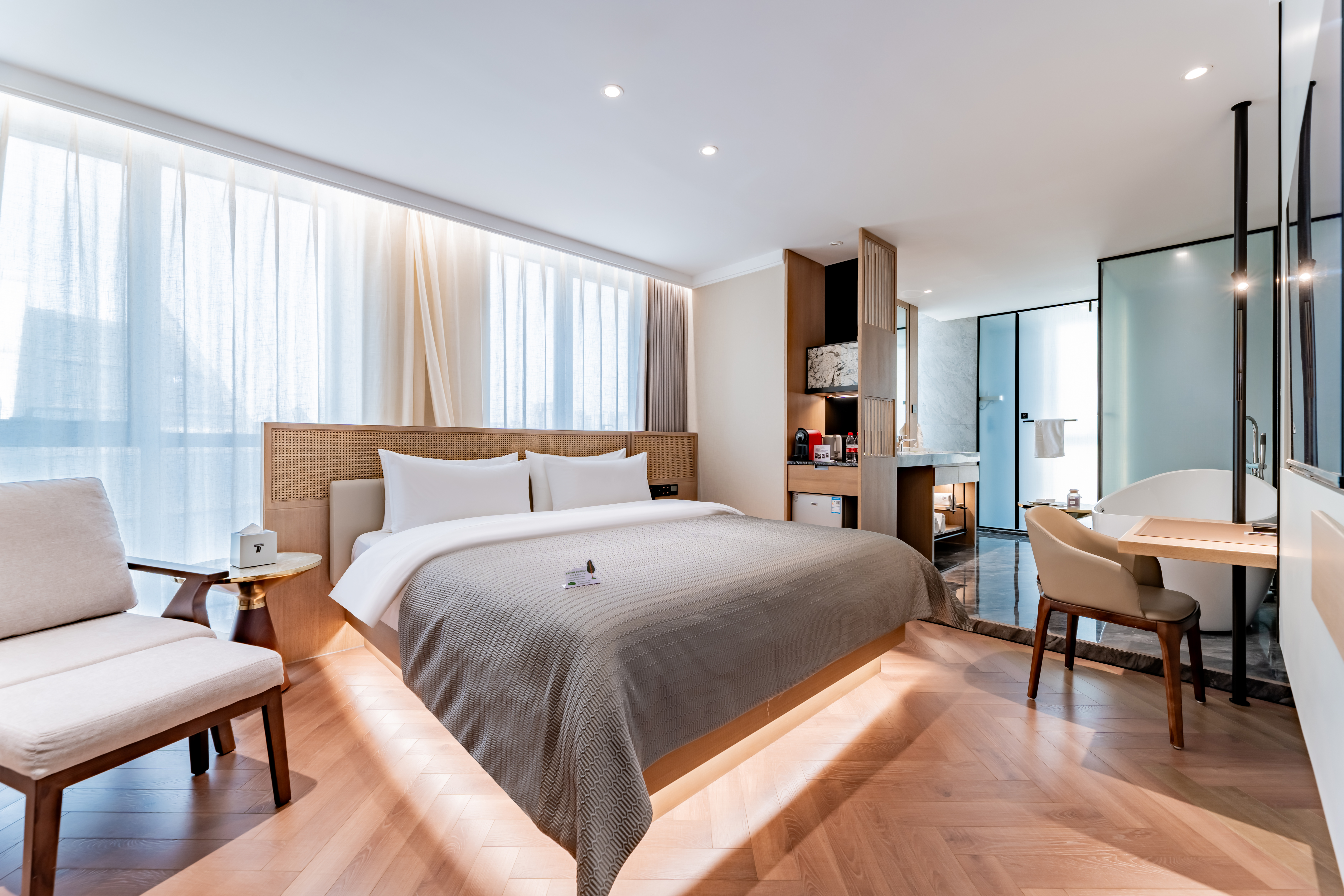 浪漫優享大床房（laifen吹風機+零壓床墊）