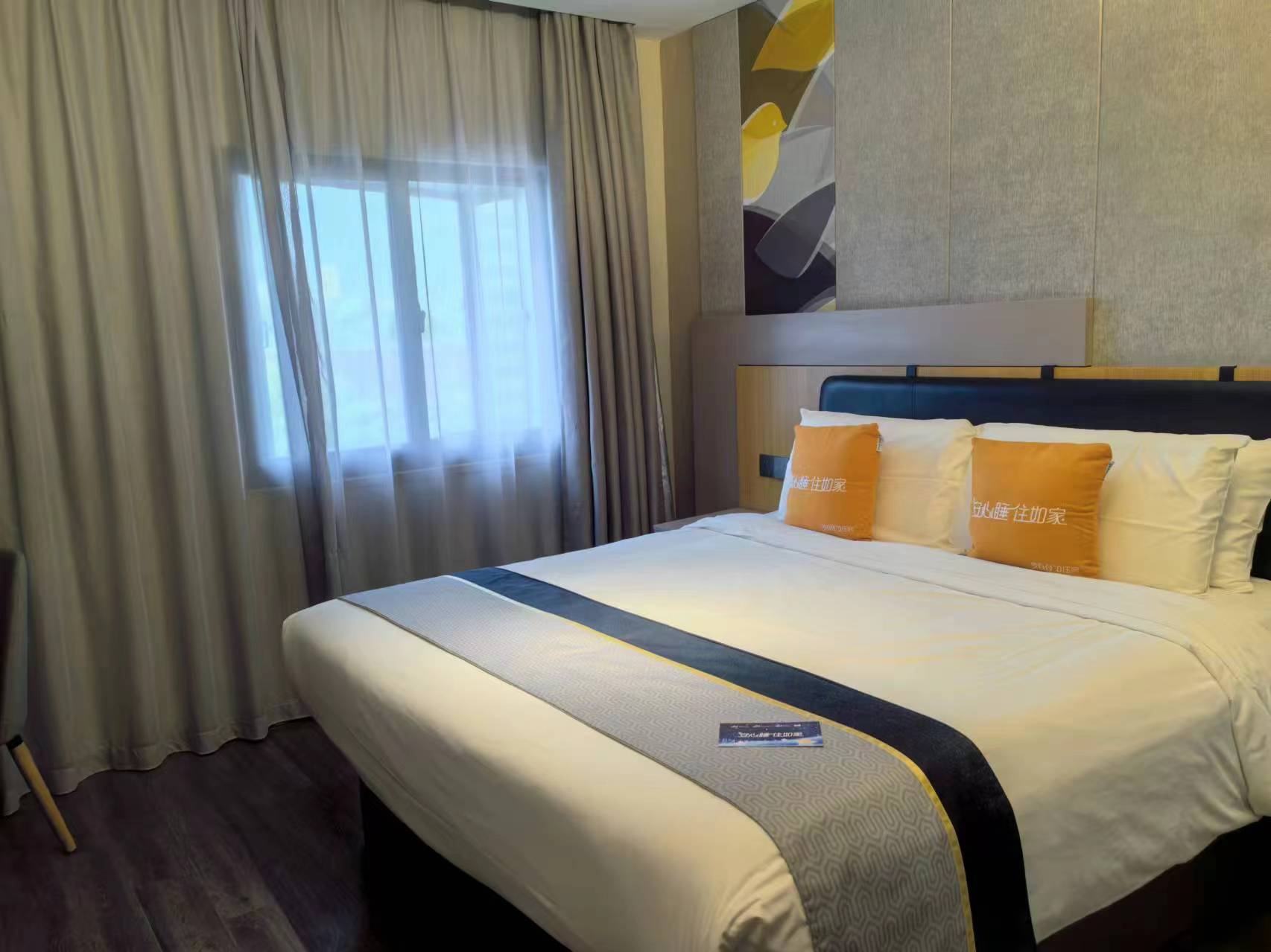 安心睡0壓大床房-舒適床品-手機投屏