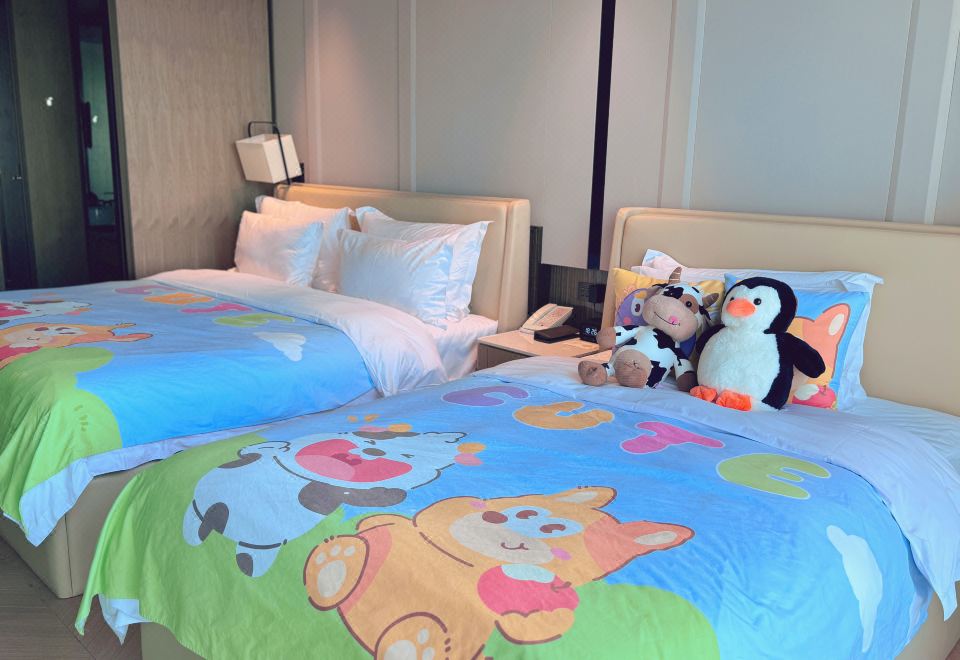 家庭双床房（智能客控+蓝牙音响+豪华浴缸+小童玩具）