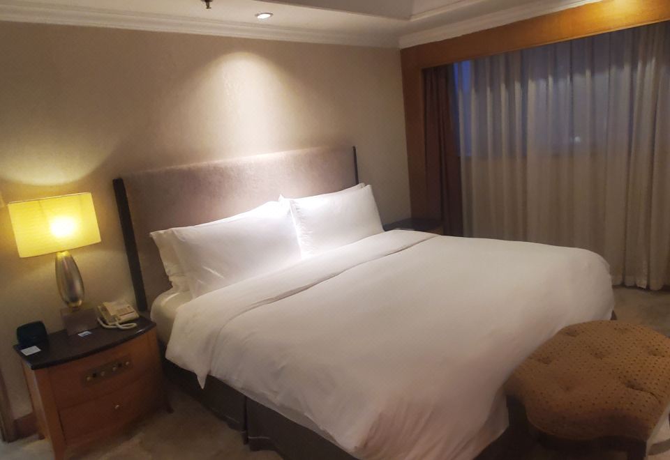 Crowne Plaza QingdaoCrown Two-Bedroom Apartment Suite