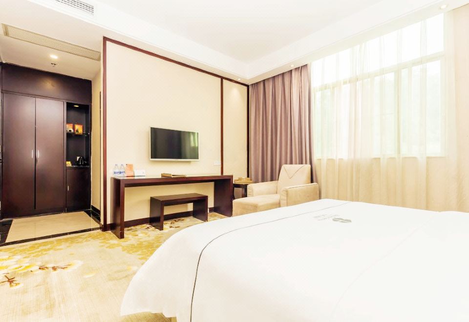 商務風尚大床房：靜謐山景+舒享大浴室