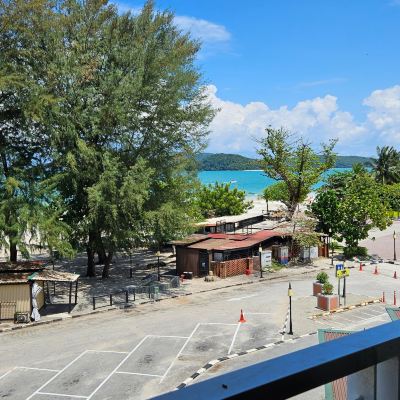 Bilik Deluxe Menghadap Pantai Kupon Cenang Plaza Beach Hotel