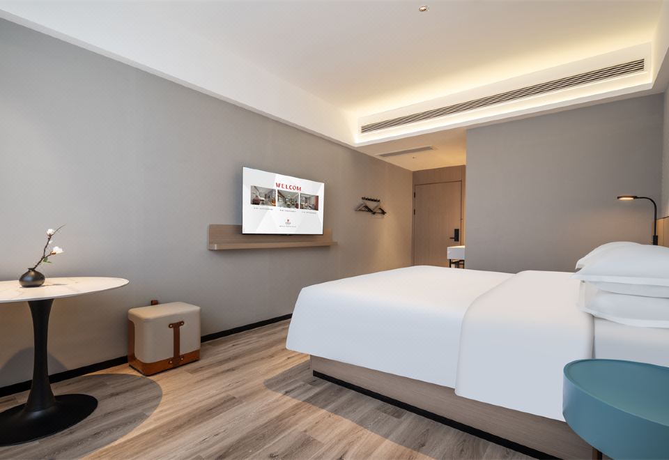 標準大床房〔智能客控+智能投屏+零壓床墊〕