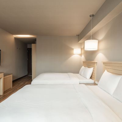 精緻四人房 康橋商旅（高雄六合夜市七賢館）優惠