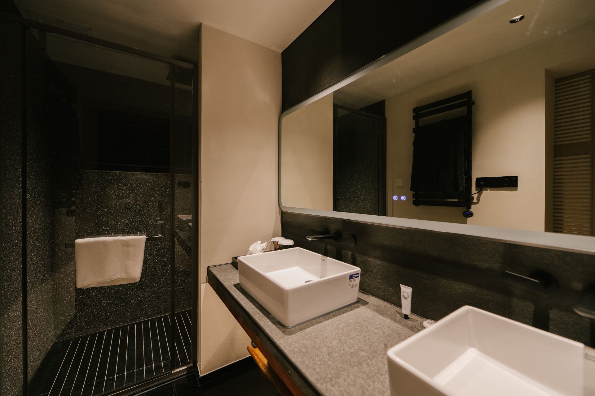 Floral Destiny Mountain-View Independent Courtyard Private Hot Spring Double Bed Room