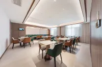Starwayホテル（承徳囲場）