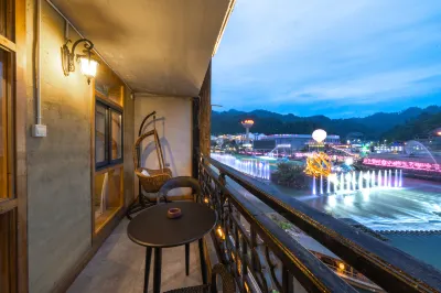 Erduo Youhongle River View Hostel (Fenghuang Old Town) Отели в г. 